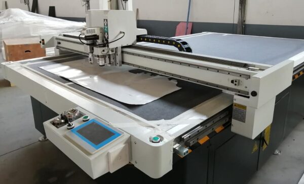 WS1625 CNC Flatbed Cutter Plotter for Carton Box Sample Making - Görsel 2